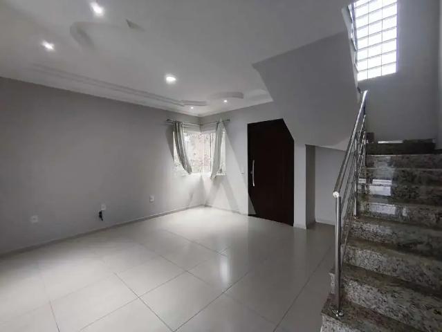 Casa / Sobrado para Locação em Joinville/SC Costa e Silva 4 Quartos
