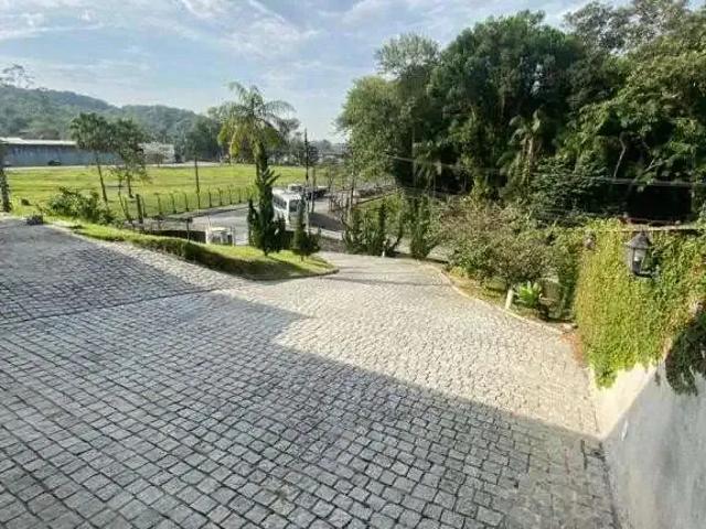 Casa / Sobrado para Locação em Joinville/SC Costa e Silva 4 Quartos