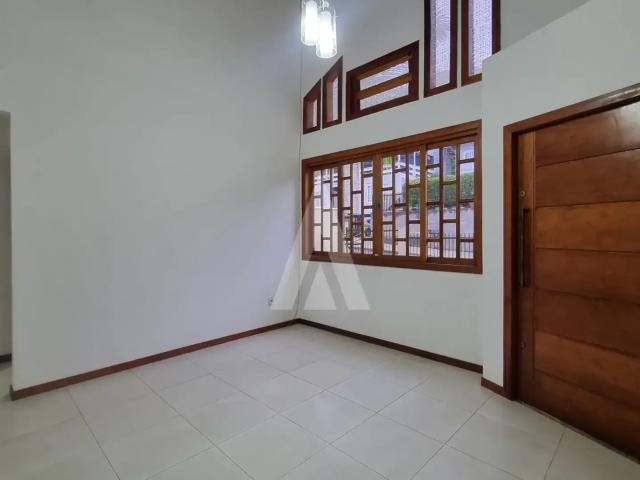 Casa / Sobrado para Locação em Joinville/SC Costa e Silva 4 Quartos