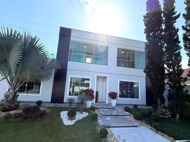 Casa / Sobrado para Locação em Joinville/SC Costa e Silva 5 Quartos