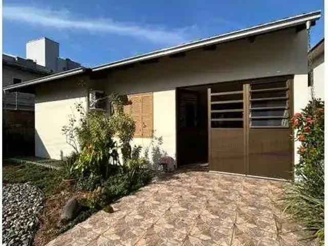 Casa / Sobrado para Locação em Joinville/SC Costa e Silva 2 Quartos