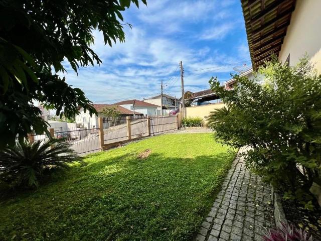 Casa / Sobrado para Locação em Joinville/SC Costa e Silva 3 Quartos