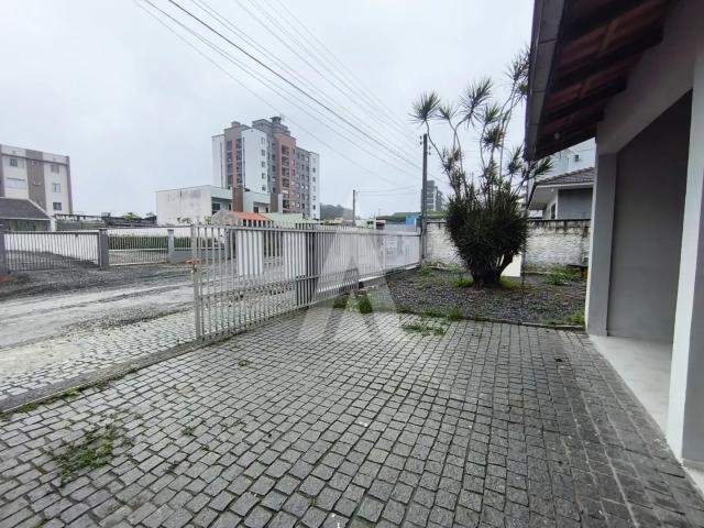 Casa / Sobrado para Locação em Joinville/SC Costa e Silva 3 Quartos