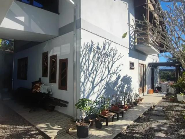 Casa / Sobrado para Locação em Joinville/SC Costa e Silva 3 Quartos