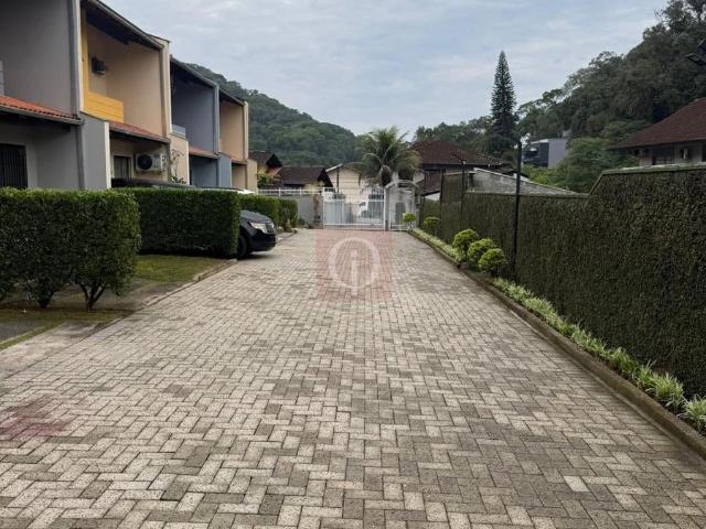 Casa / Sobrado para Locação em Joinville/SC América 2 Quartos