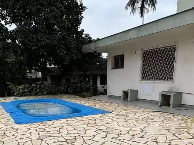 Casa / Sobrado para Locação em Joinville/SC Anita Garibaldi 3 Quartos