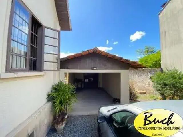 Casa / Sobrado para Locação em Joinville/SC Anita Garibaldi 3 Quartos