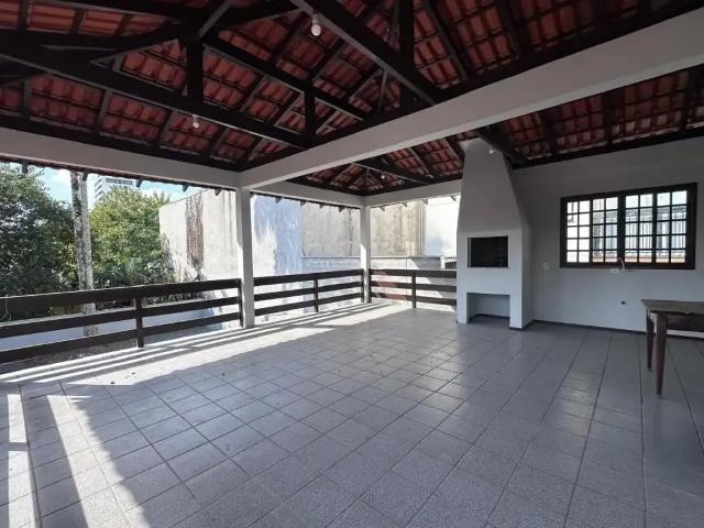 Casa / Sobrado para Locação em Joinville/SC Anita Garibaldi 4 Quartos