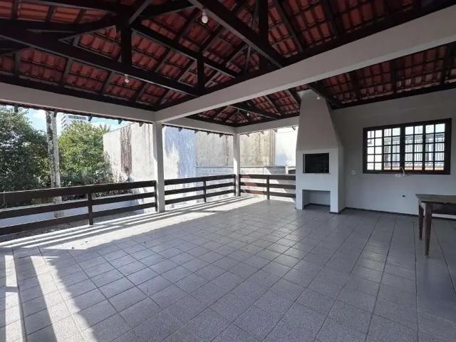 Casa / Sobrado para Locação em Joinville/SC Anita Garibaldi 4 Quartos