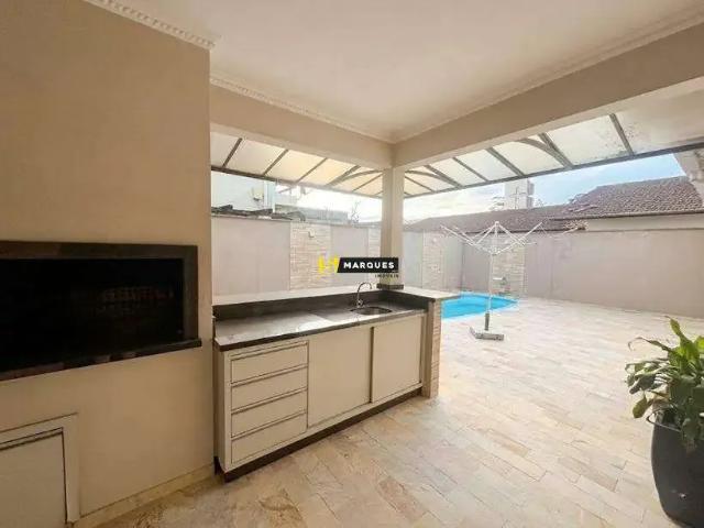 Casa / Sobrado para Locação em Joinville/SC Anita Garibaldi 4 Quartos