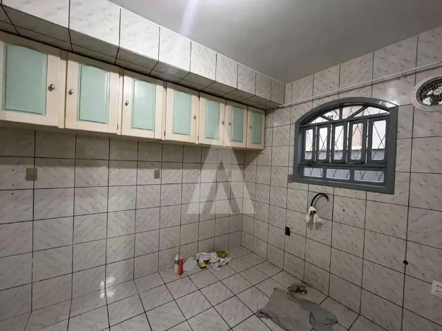 Casa / Sobrado para Locação em Joinville/SC Anita Garibaldi 6 Quartos