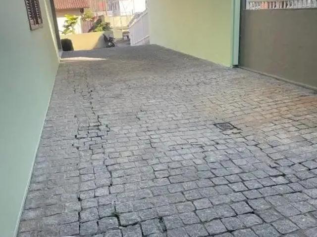 Casa / Sobrado para Locação em Joinville/SC Bom Retiro 4 Quartos