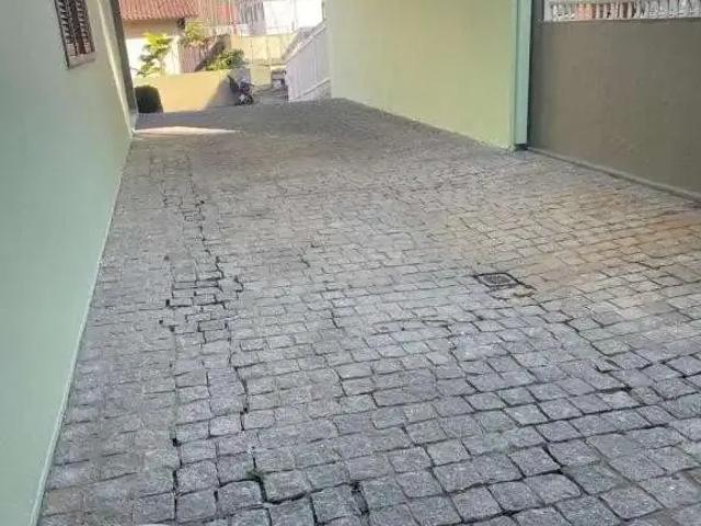 Casa / Sobrado para Locação em Joinville/SC Bom Retiro 4 Quartos