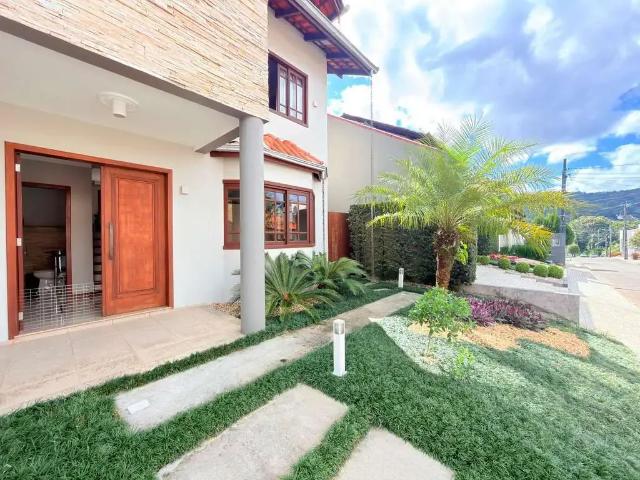 Casa / Sobrado para Locação em Joinville/SC Bom Retiro 4 Quartos