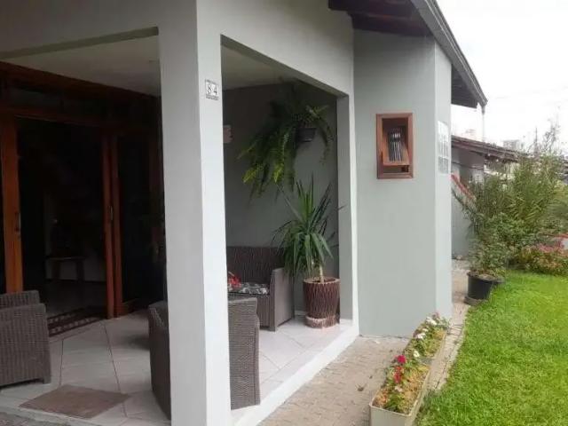Casa / Sobrado para Locação em Joinville/SC Bom Retiro 4 Quartos