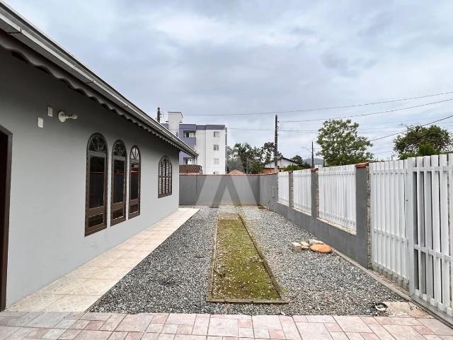 Casa / Sobrado para Locação em Joinville/SC Bucarein 3 Quartos