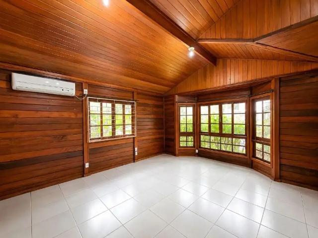 Casa / Sobrado para Locação em Joinville/SC Glória 3 Quartos