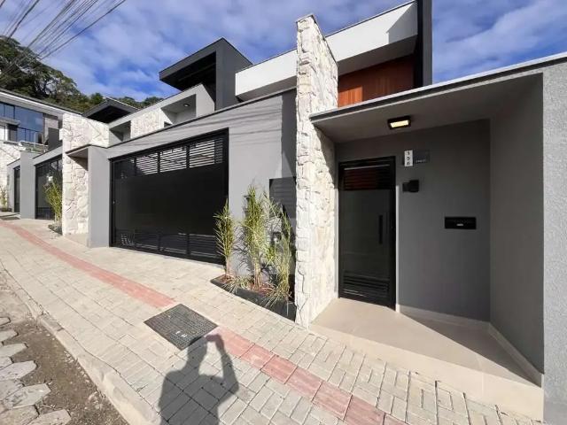 Casa / Sobrado para Locação em Joinville/SC Glória 3 Quartos