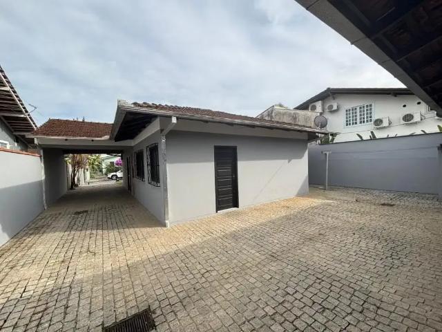 Casa / Sobrado para Locação em Joinville/SC Glória 3 Quartos