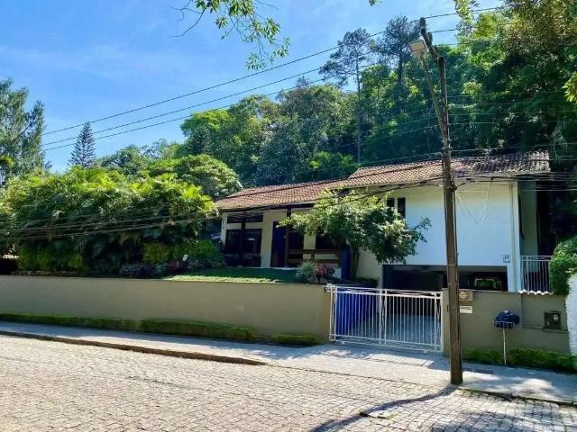 Casa / Sobrado para Locação em Joinville/SC Glória 4 Quartos