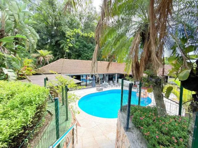 Casa / Sobrado para Locação em Joinville/SC Glória 4 Quartos