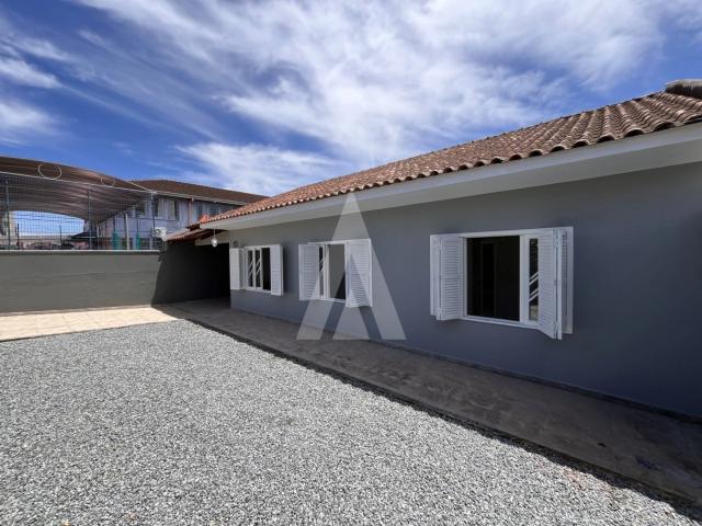 Casa / Sobrado para Locação em Joinville/SC Guanabara 3 Quartos
