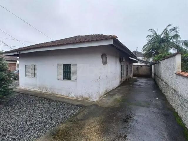 Casa / Sobrado para Locação em Joinville/SC Guanabara 3 Quartos
