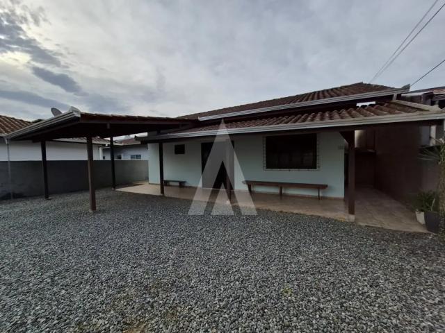 Casa / Sobrado para Locação em Joinville/SC Espinheiros 3 Quartos