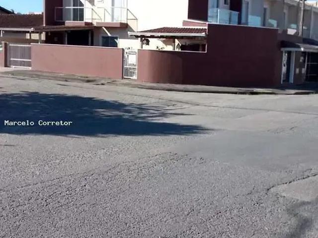Casa / Sobrado para Locação em Joinville/SC Espinheiros 3 Quartos