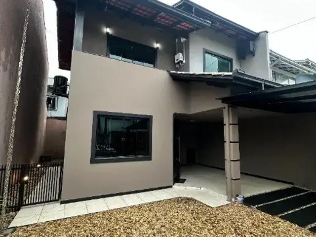 Casa / Sobrado para Locação em Joinville/SC Espinheiros 3 Quartos