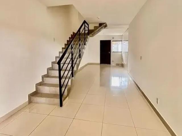 Casa / Sobrado para Locação em Joinville/SC Espinheiros 2 Quartos