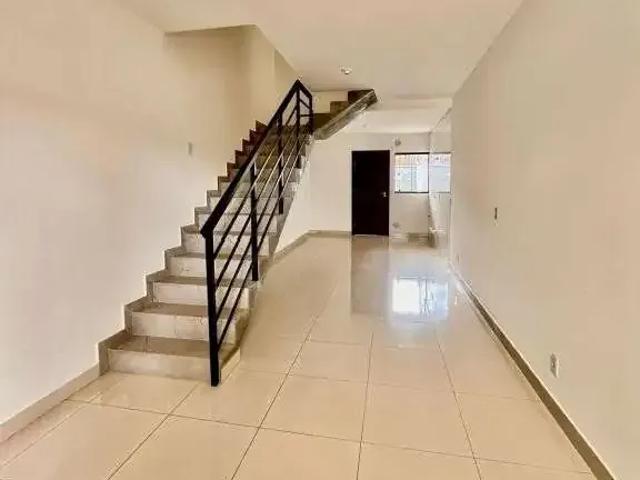 Casa / Sobrado para Locação em Joinville/SC Espinheiros 2 Quartos