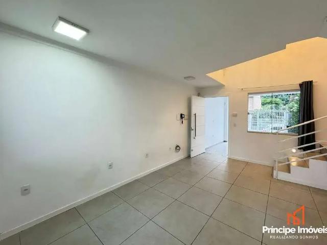Casa / Sobrado para Locação em Joinville/SC Floresta 2 Quartos