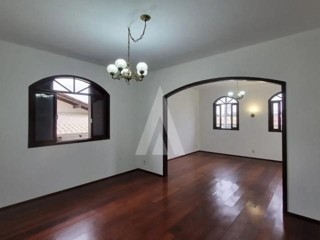 Casa / Sobrado para Locação em Joinville/SC Floresta 4 Quartos