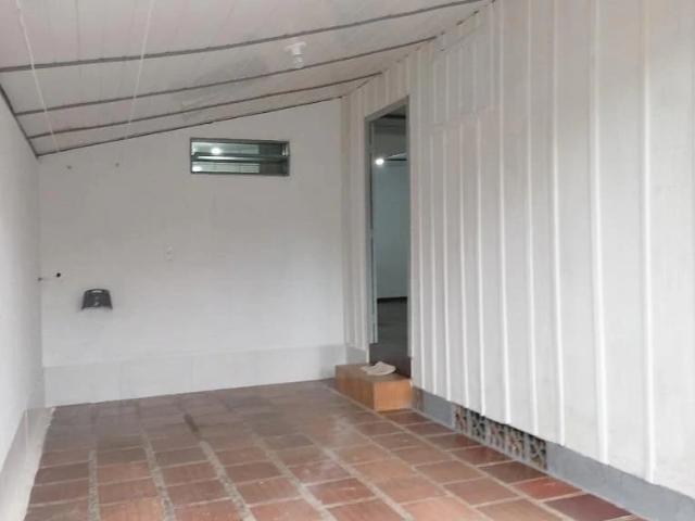 Casa / Sobrado para Locação em Joinville/SC Iririú 2 Quartos