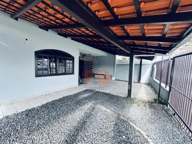 Casa / Sobrado para Locação em Joinville/SC Iririú 3 Quartos