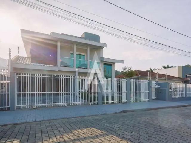 Casa / Sobrado para Locação em Joinville/SC Iririú 3 Quartos
