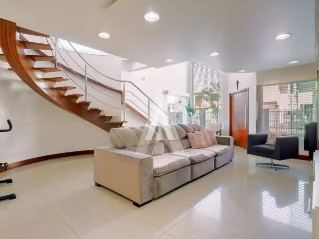 Casa / Sobrado para Locação em Joinville/SC Iririú 3 Quartos