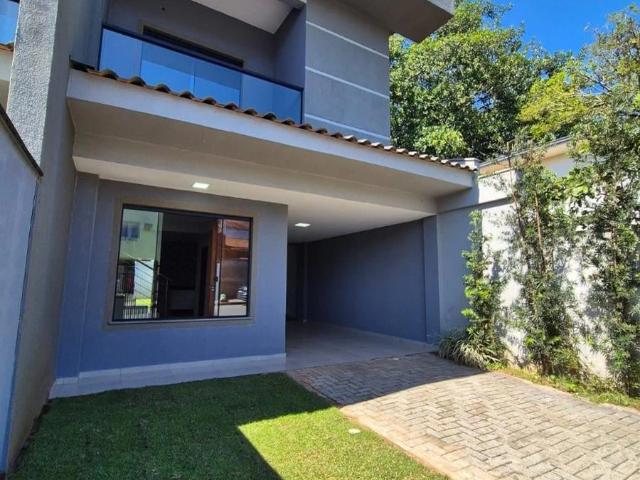 Casa / Sobrado para Locação em Joinville/SC Iririú 3 Quartos