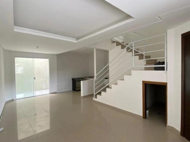 Casa / Sobrado para Locação em Joinville/SC Iririú 4 Quartos