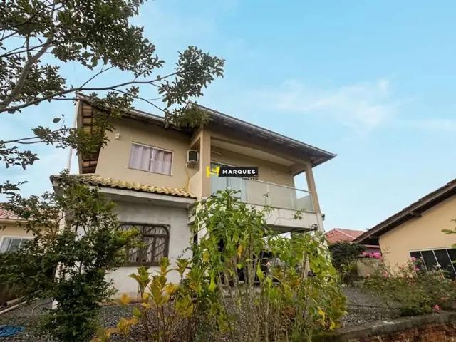 Casa / Sobrado para Locação em Joinville/SC Morro do Meio 3 Quartos