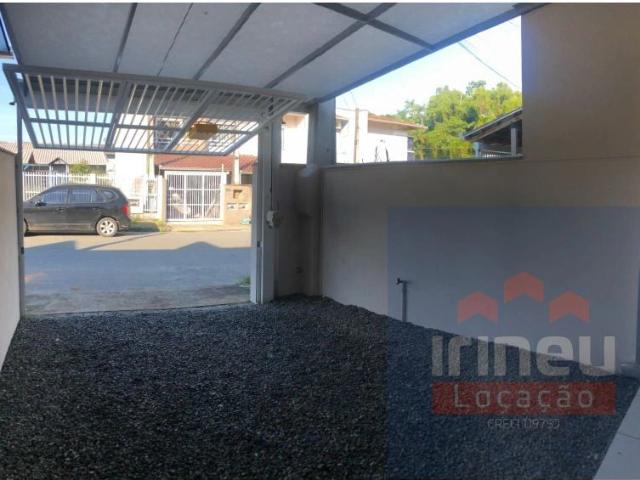 Casa / Sobrado para Locação em Joinville/SC Nova Brasília 2 Quartos