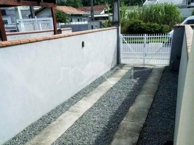 Casa / Sobrado para Locação em Joinville/SC Nova Brasília 2 Quartos