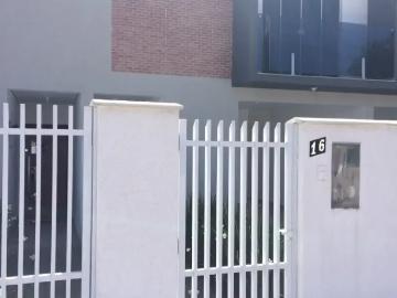Casa / Sobrado para Locação em Joinville/SC Nova Brasília 3 Quartos