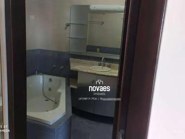 Casa / Sobrado para Locação em Joinville/SC Saguaçu 4 Quartos