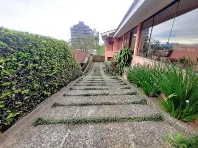 Casa / Sobrado para Locação em Joinville/SC Saguaçu 4 Quartos