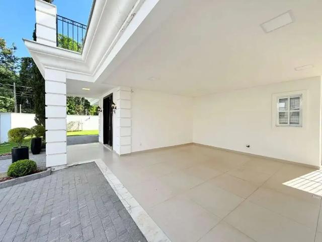 Casa / Sobrado para Locação em Joinville/SC Saguaçu 4 Quartos