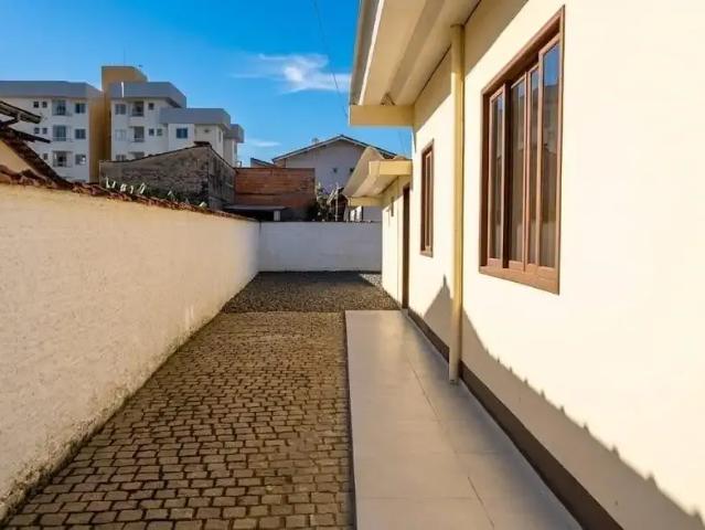 Casa / Sobrado para Locação em Joinville/SC Saguaçu