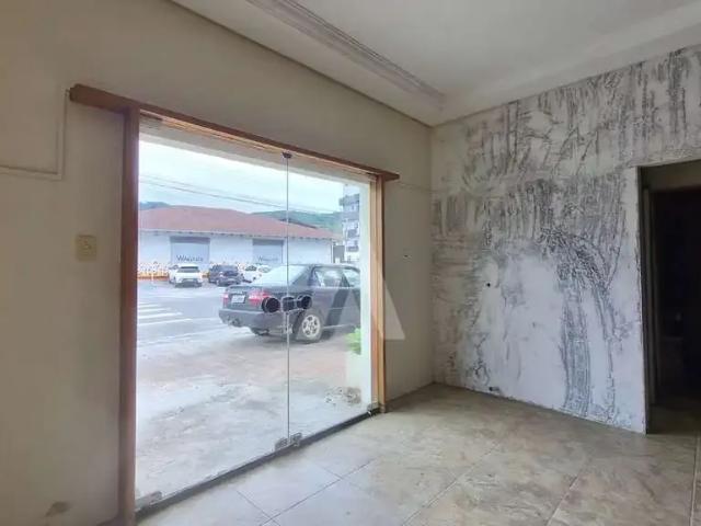 Casa / Sobrado para Locação em Joinville/SC Saguaçu 5 Quartos