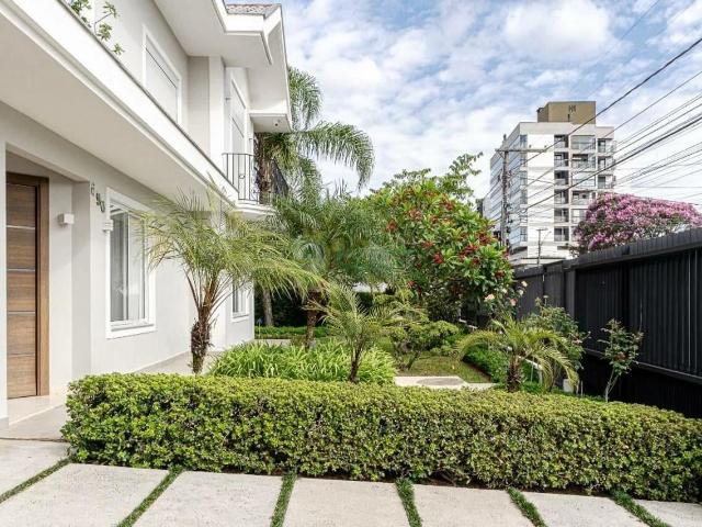 Casa / Sobrado para Locação em Joinville/SC Saguaçu 3 Quartos